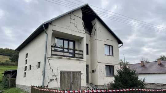 Zničený dom v Ďapalovciach.