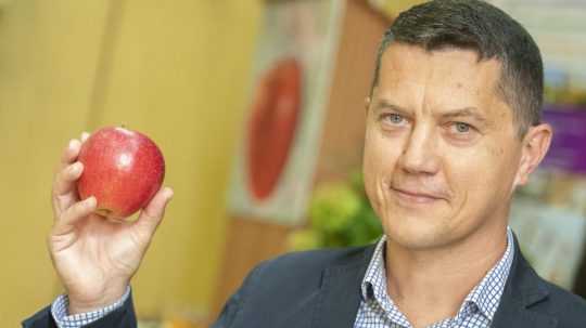 Víťaz súťaže Jablko roka 2023 Peter Molda za odrodu Pinova.