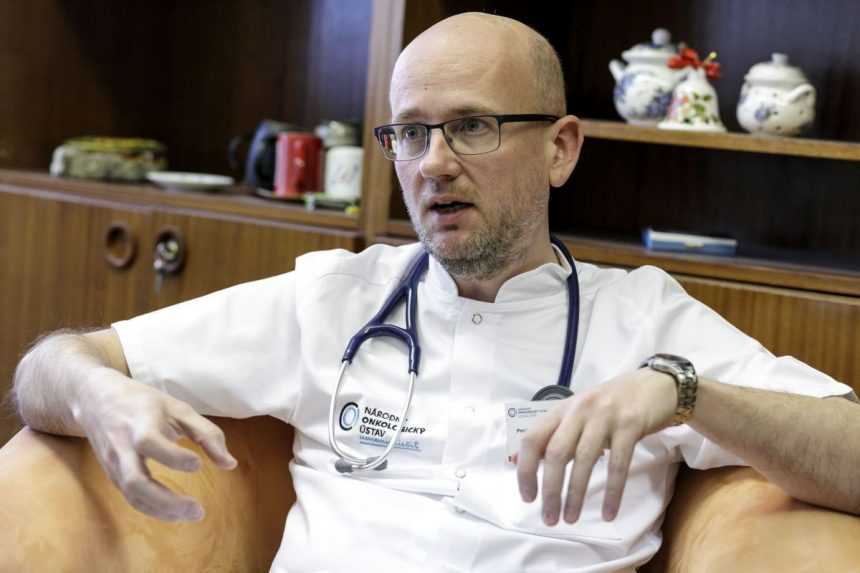 Popredný slovenský onkológ: Zaostávame v dostupnosti modernej liečby rakoviny. Minutie životných úspor nie je systémovým riešením