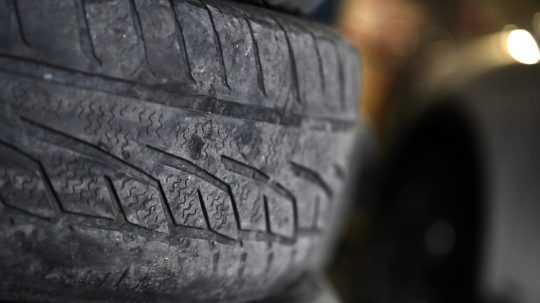 Archívna snímka - výmena letných pneumatík na zimné.