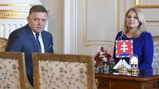 Na snímke zľava šéf Smeru Robert Fico a prezidentka Zuzana Čaputová.
