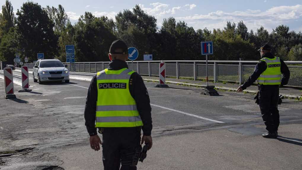 Kontroly na hraniciach s Českom budú trvať najmenej desať dní