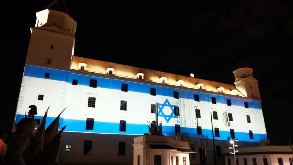Bratislavský hrad sa rozžiaril vo farbách Izraela. Slovensko sa tak pridáva k vlne solidarity