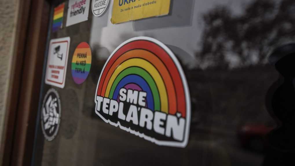 Rok od útoku v Teplárni: Ani právna ochrana LGBT+ párov nemusí zastaviť homofóbne útoky, myslí si ombudsman