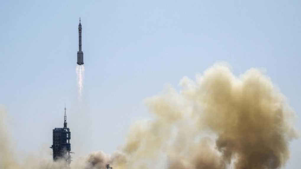 Z Číny odštartovala kozmická loď s najmladšou posádkou