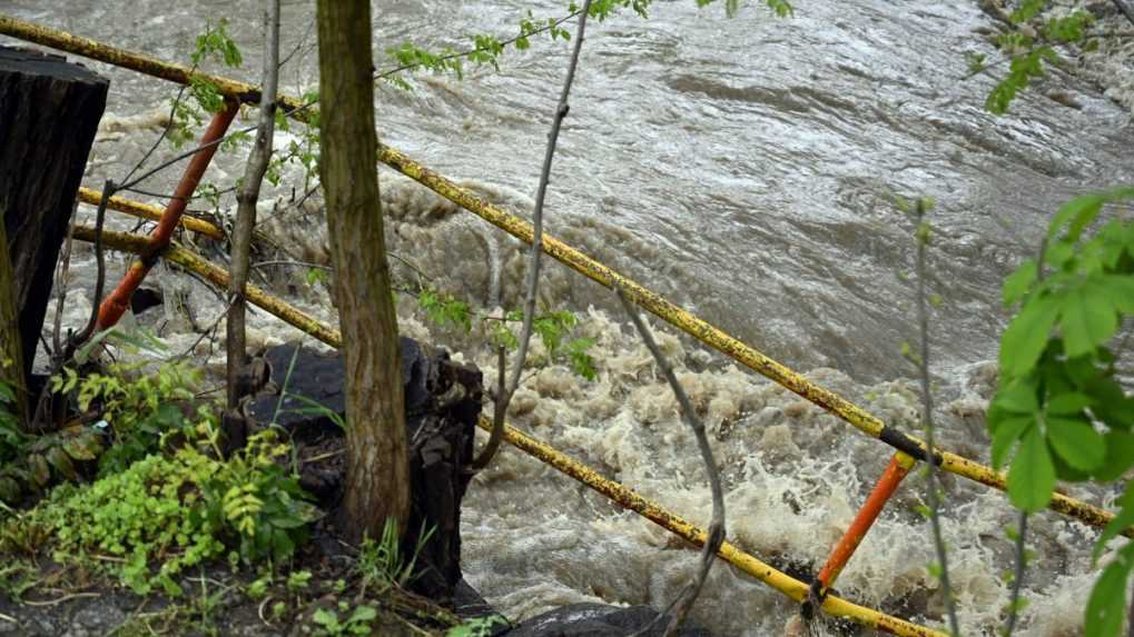 Výdatné zrážky môžu spôsobiť vzostup hladín v povodí niekoľkých riek, varuje SHMÚ