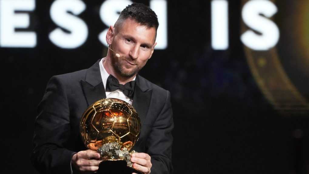 Messi získal ôsmykrát Zlatú loptu, vzdialil sa Ronaldovi a zároveň vylepšil svoj vlastný rekord