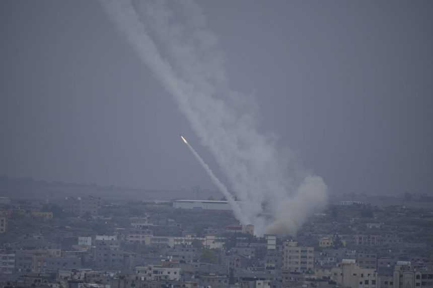 Izraelská armáda tvrdí, že Hamas odpálil rakety z humanitárnej zóny na juhu Gazy