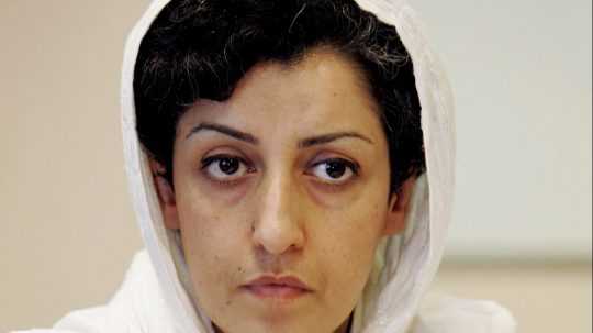 Na snímke väznená iránska spisovateľka Narges Mohammadiová.