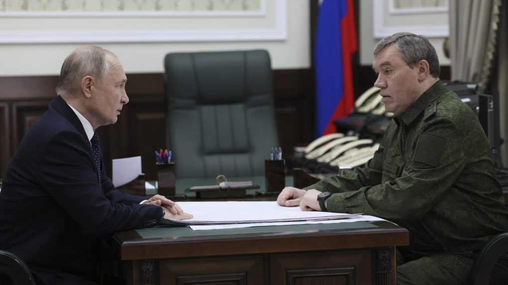 Ruský prezident Putin sa zaujímal o stav invázie na Ukrajinu. Vycestoval na vojenské veliteľstvo
