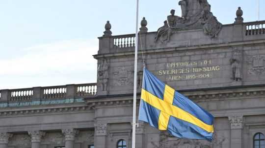 Švédi odporučili svojim fanúšikom, aby na zápasoch u súperov nenosili oblečenie v národných farbách