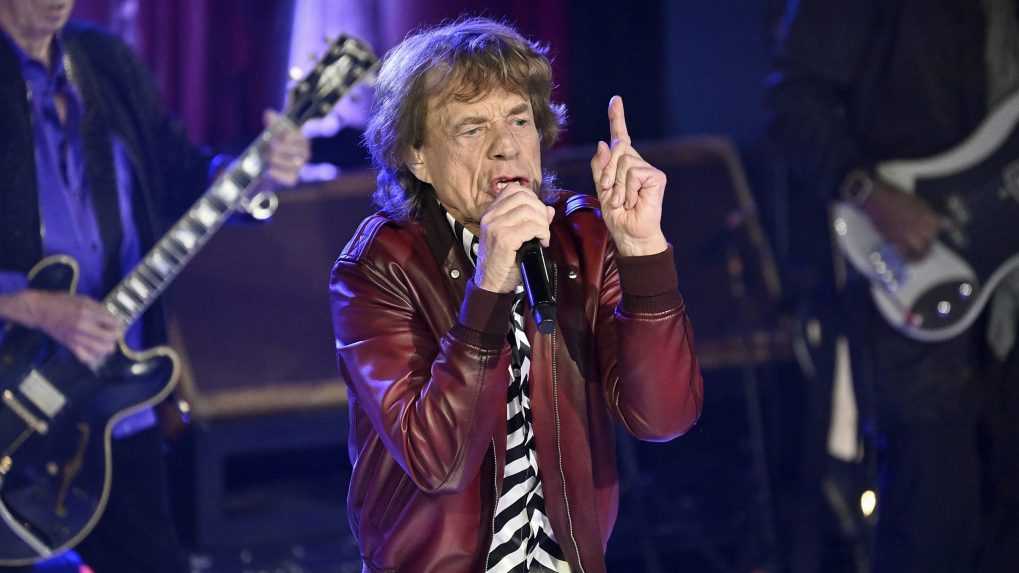 Mick Jagger z The Rolling Stones vystupuje počas oslavy vydania ich nového albumu „Hackney Diamonds“ v New Yorku.