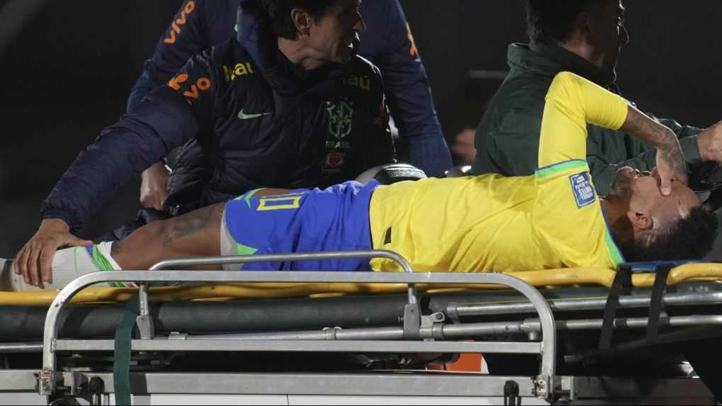 Neymar opustil trávnik na nosidlách a v slzách, Brazília zároveň prišla o víťaznú šnúru