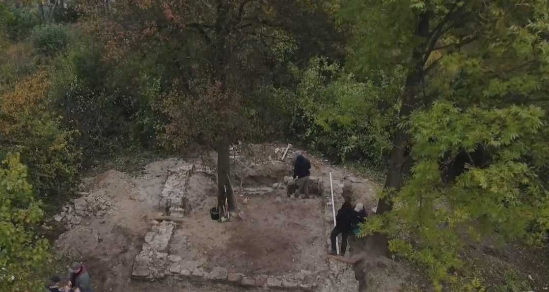 Na Orave archeológovia objavili unikát: Nález stovky rokov starej šibenice vôbec nečakali