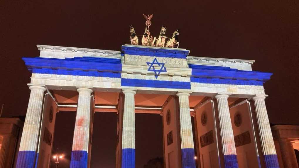 Niekoľko desiatok ľudí v Berlíne oslavovalo útok hnutia Hamas na Izrael