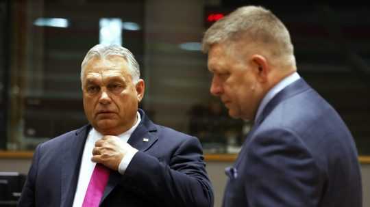 Na snímke Viktor Orbán a Robert Fico.