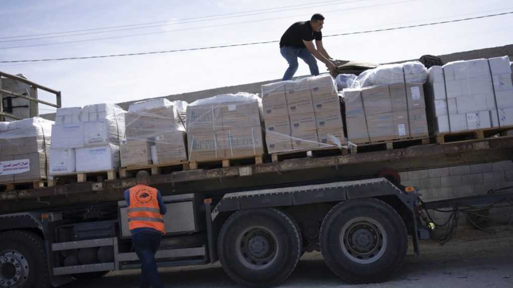 Do pásma Gazy prišiel lekársky tím a konvoj nákladných áut. Priniesli vodu, potraviny aj lieky