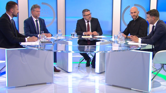 V diskusnej relácii RTVS O 5 minút 12 sa stretli zľava Marián Viskupič (SaS), Jozef Hajko (KDH), Milan Truban (PS) a Peter Pollák (OĽANO).