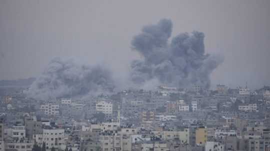 stúpajúci dym z pásma Gazy