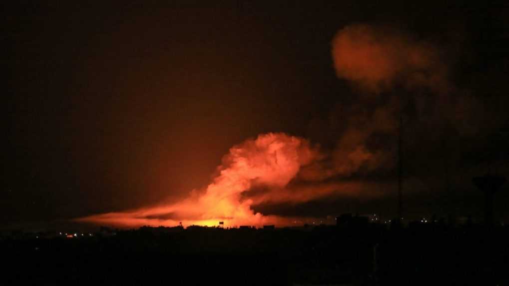 Izrael chystá „plný útok“ na pásmo Gazy. V noci oblasť opäť bombardovali