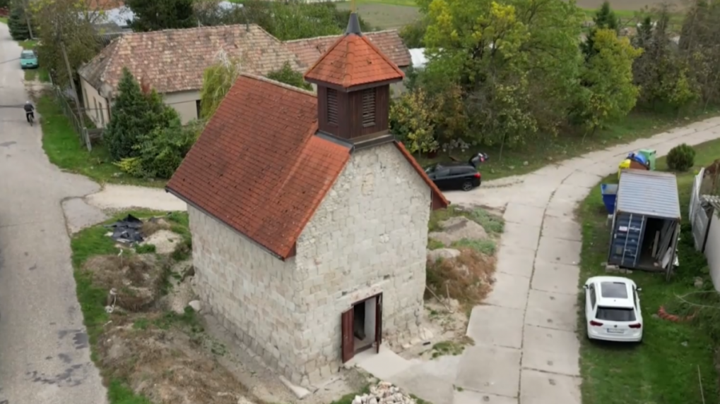 Kostolík na juhu vďaka rekonštrukcii odhalil prekvapivé tajomstvá. Archeológovia v ňom našli vzácne nálezy