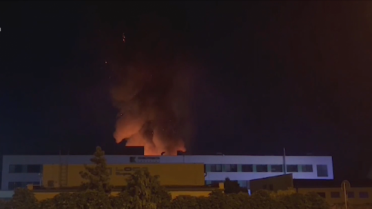 Požiar vo výrobnej hale v Trenčíne.