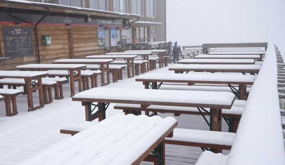 Vysoké Tatry zasypal prvý sneh, jeseň sa zmenila na rozprávkovú zimu