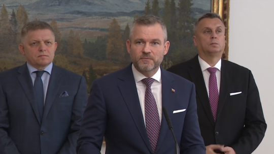 Na snímke Peter Pellegriny, Robert Fico a Andrej Danko.