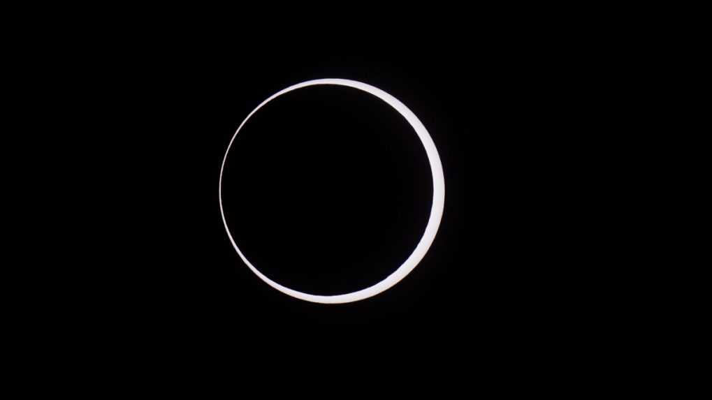 VIDEO: Ľudia v Amerike mohli pozorovať nevídaný prírodný úkaz – prstencové zatmenie Slnka