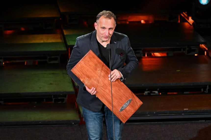 Divadelnou inscenáciou sezóny sa stalo Kocúrkovo v Slovenskom národnom divadle, získalo štyri ceny Dosky
