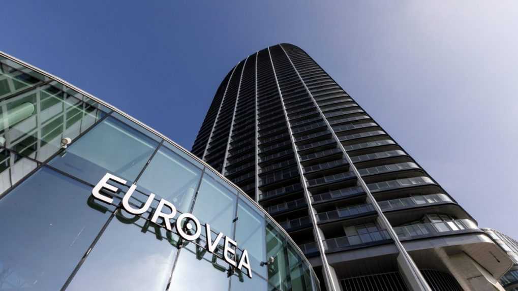 Pohľad na najvyššiu budovu na Slovensku Eurovea Tower.