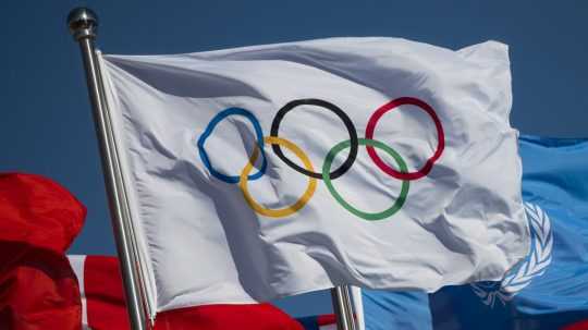 Na snímke olympijská vlajka