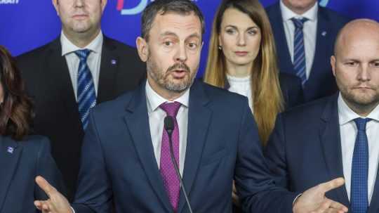 Zľava predseda strany Demokrati Eduard Heger a podpredseda strany Jaroslav Naď.