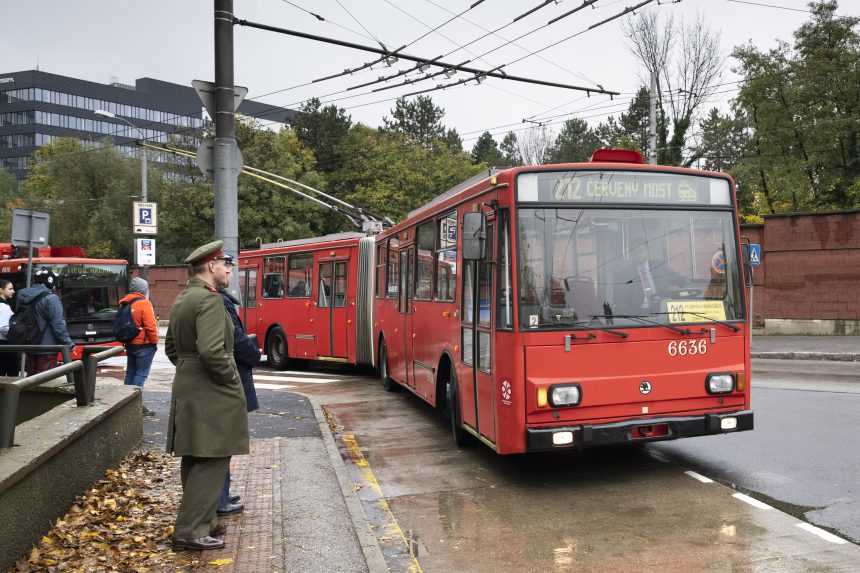 Bratislava sa rozlúčila s hranatými trolejbusmi, cestujúci mohli zažiť špeciálne rozlúčkové jazdy