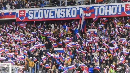 Na snímke slovenskí fanúšikovia na Tehelnom poli.