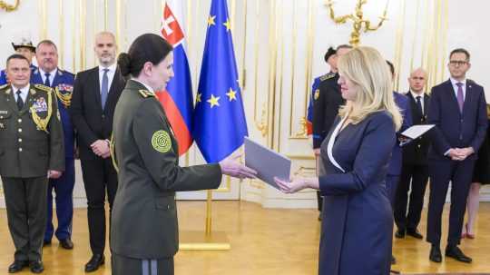 Generálka Beáta Hanušniaková a prezidentka Zuzana Čaputová