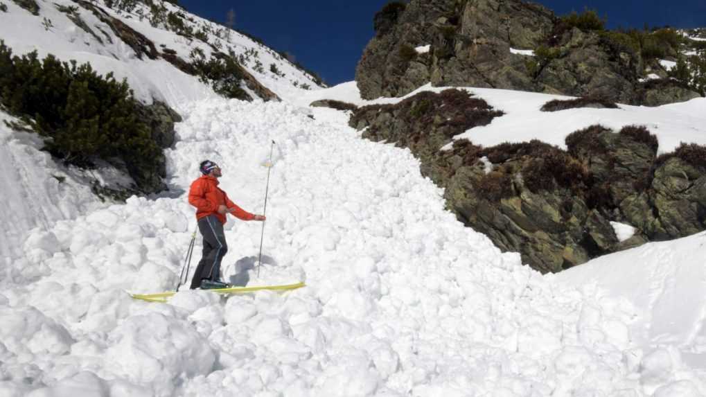 Horskí záchranári varujú pred lavínami v Západných Tatrách