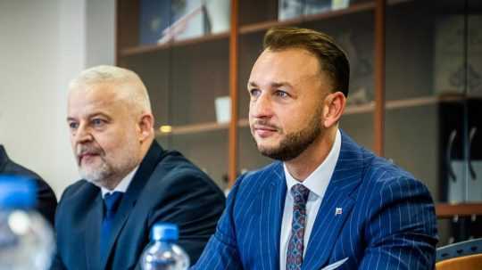 Zľava nový dočasne poverený šéf polície Ľubomír Solák a minister vnútra Matúš Šutaj Eštok.