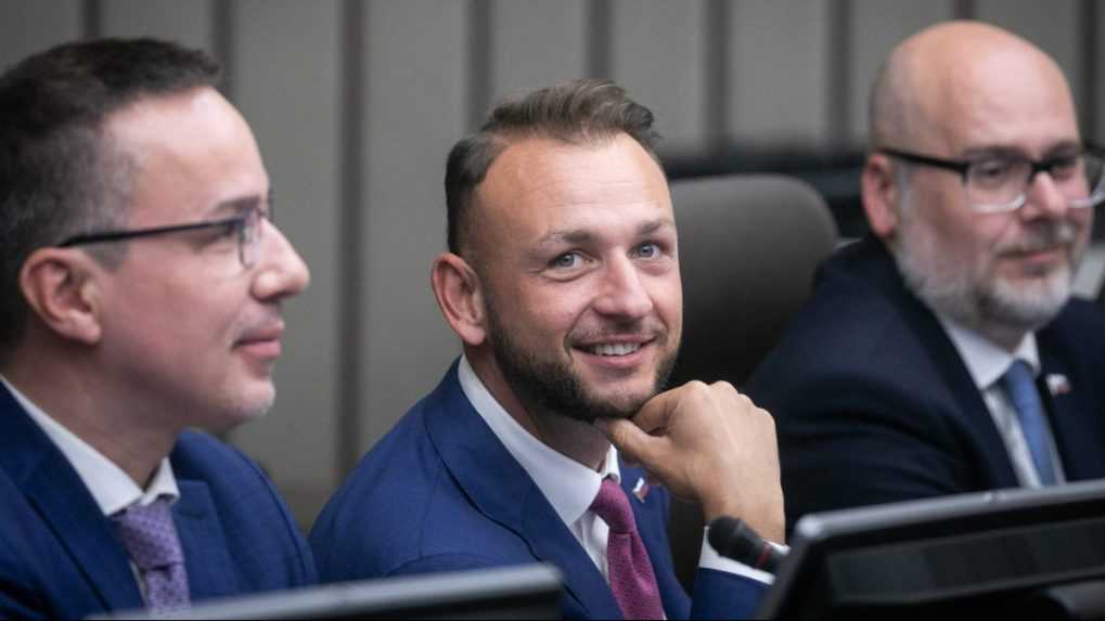 Minister vnútra Matúš Šutaj Eštok chce postaviť mimo službu všetkých obvinených policajtov