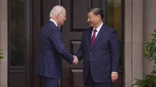 Prezident USA Joe Biden víta čínskeho prezidenta Si Ťin-pchinga.
