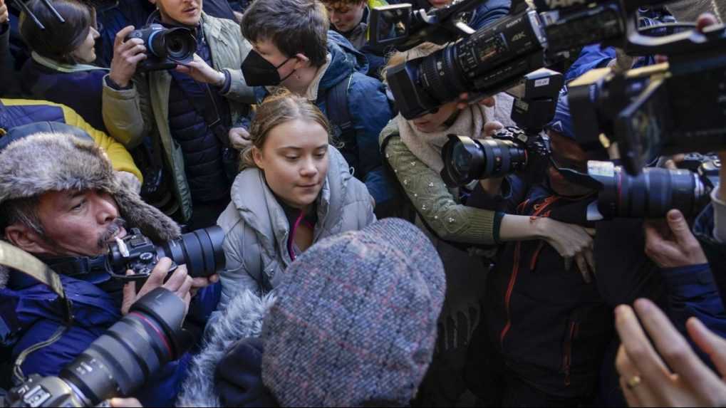 Thunbergová na súde v Londýne vyhlásila, že je nevinná. Súd odročili na február