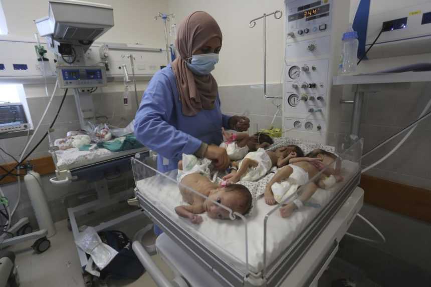 Napätie a úzkosť boli bolestivejšie ako kontrakcie. Matky z pásma Gazy opisujú pôrod ako hororový film
