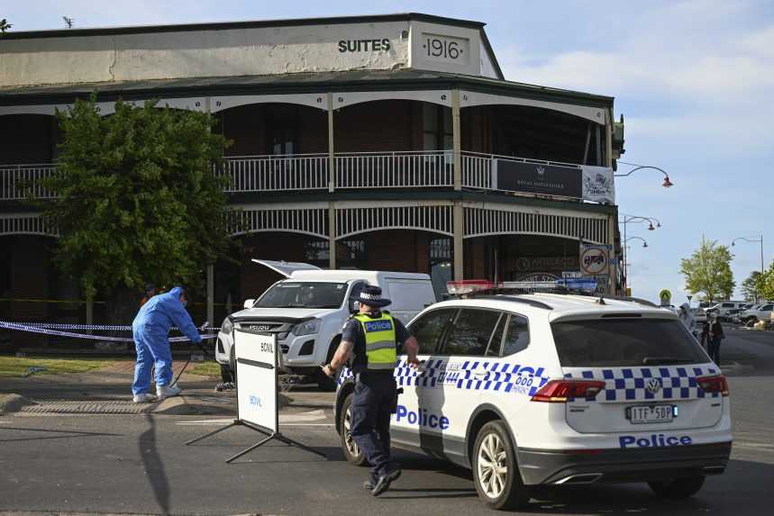Auto vrazilo do hostí sediacich pred hotelom v Austrálii, zahynulo päť ľudí vrátane dvoch detí