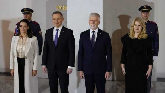 Zľava maďarská prezidentka Katalin Nováková, prezident Poľska Andrzej Duda, český prezident Petr Pavel a prezidentka Slovenska Zuzana Čaputová.