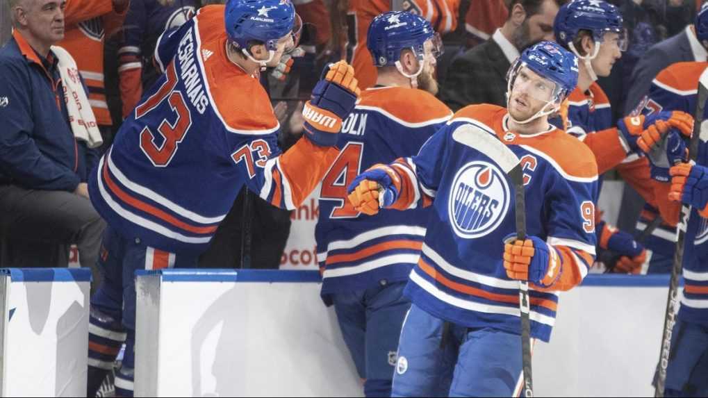 NHL: McDavid sa podieľal na víťazstve Edmontonu piatimi bodmi, Minnesota nebodovala siedmykrát v rade