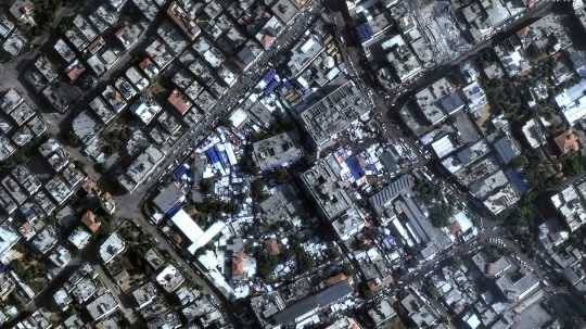 Satelitný snímok zobrazuje okolie nemocnice Šífa.
