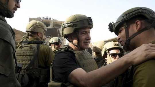 Na snímke izraelský premiér Benjamin Netanjahu v Pásme Gazy.