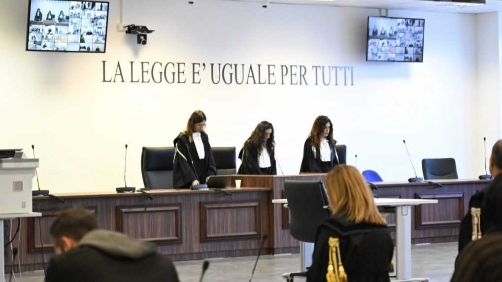 Skončil sa trojročný proces s členmi kalábrijskej mafie Ndrangheta. Verdikt čítali viac ako hodinu a pol