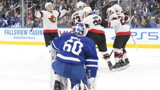 NHL: Fehérváry sa dočkal prvého bodu v sezóne, bitku o Ontário ovládla Ottawa