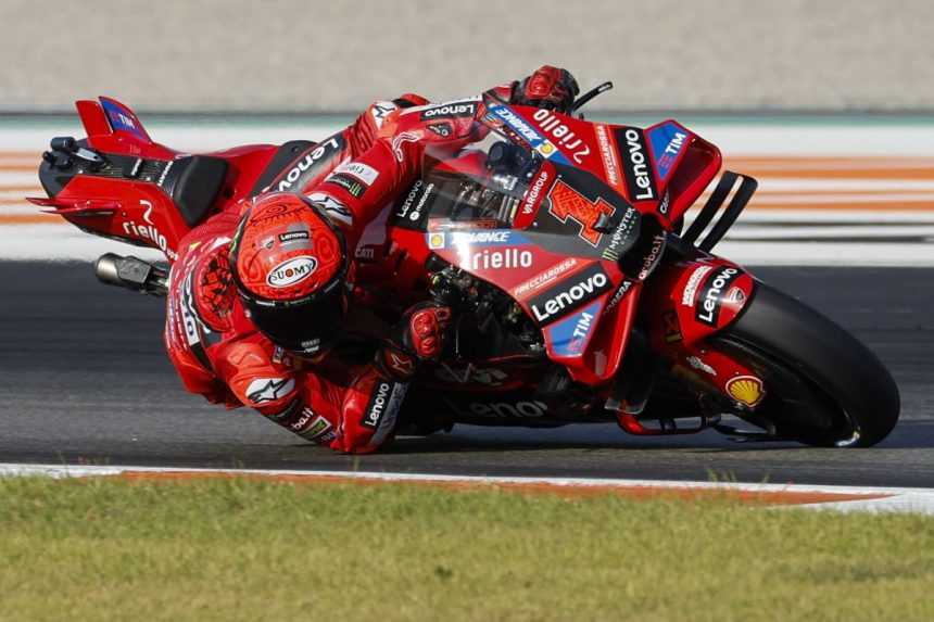 MotoGP: Bagnaia obhájil titul majstra sveta, Jorge Martin vo Valencii havaroval